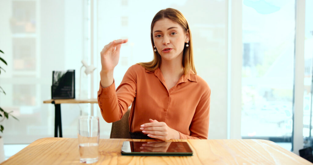 How Smart Leaders Read the Market When the Signals Are Mixed 4 Paying Attention to What Is Easy to Miss