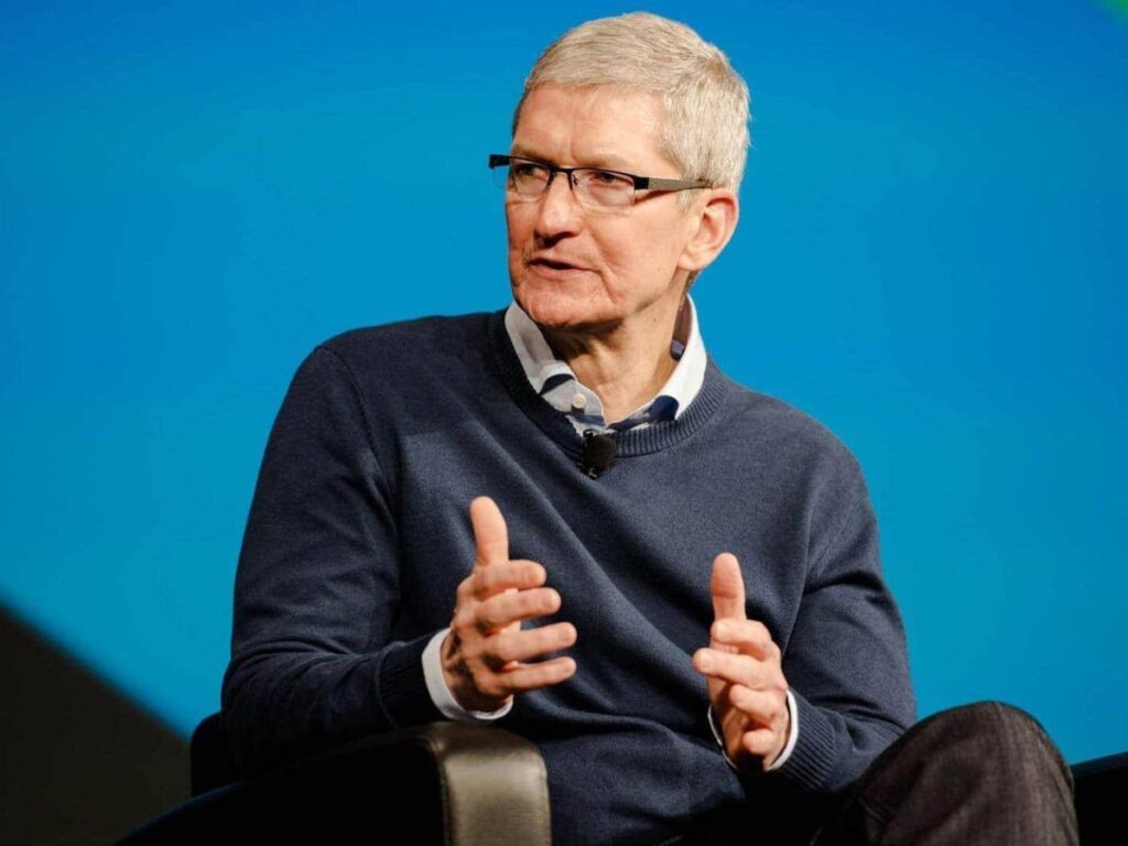 After 15 Years Leading Apple Tim Cook Steps Down as CEO